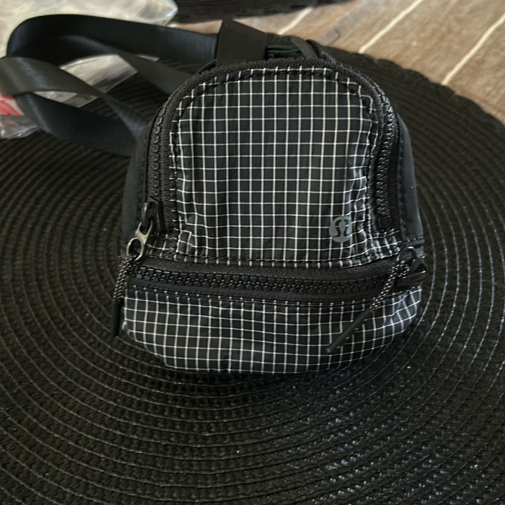 Nano crossbody